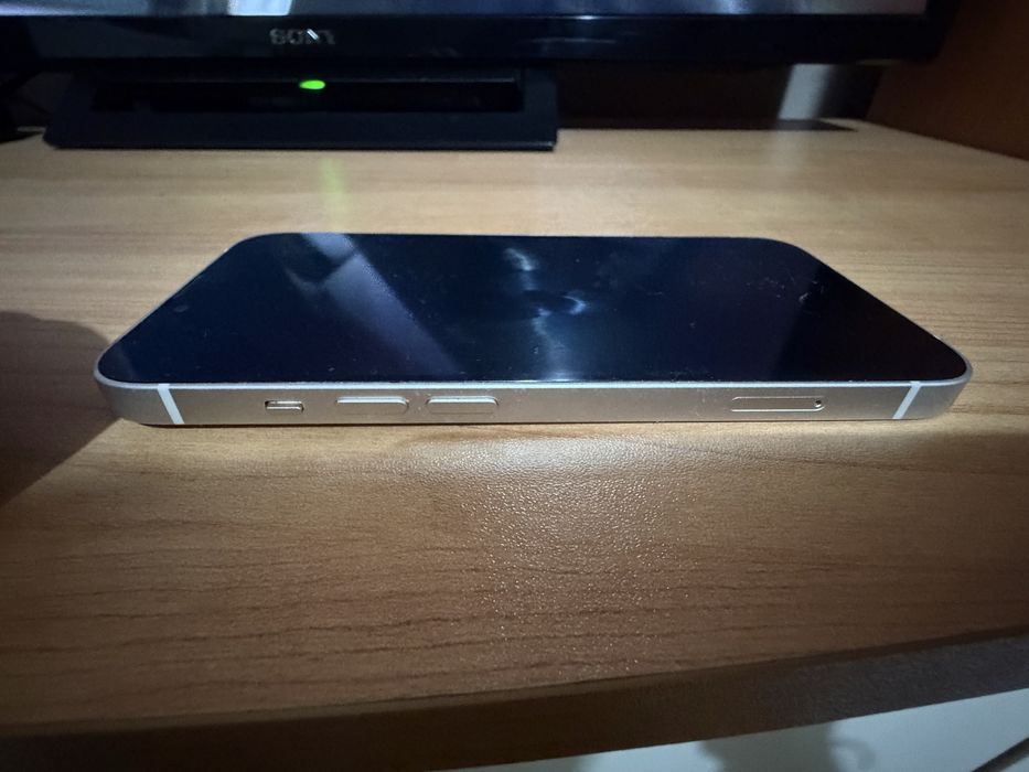 Продавам Iphone 13
