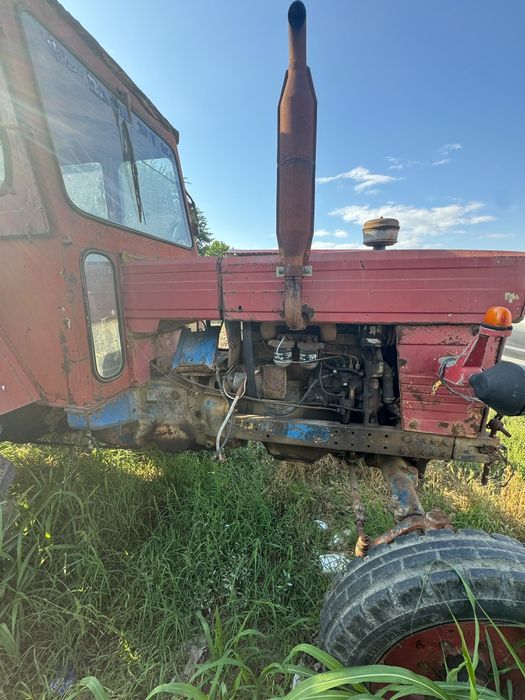 Vând tractor utb650+combinator+semănătoare
