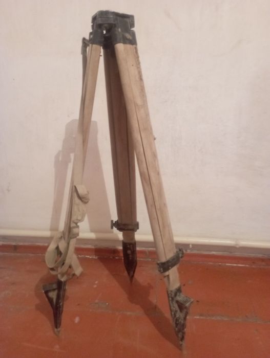 Продам теодолит и треногу бу