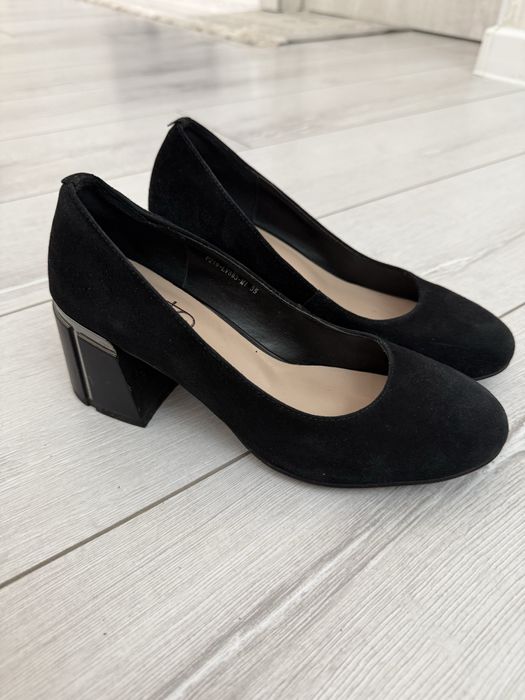 Женские туфли на каблучке