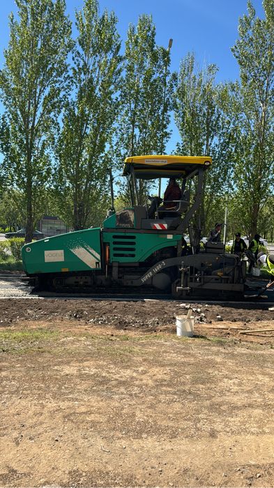 Асфальтоукладчик и катки