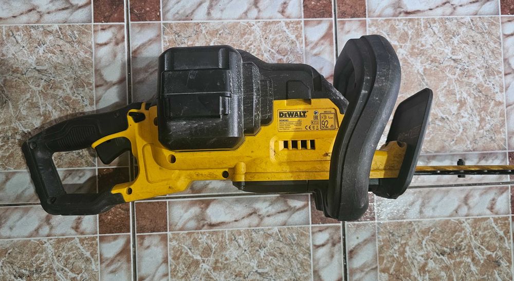 DeWalt Foarfeca de tuns gard viu, 2 baterii + incarcator