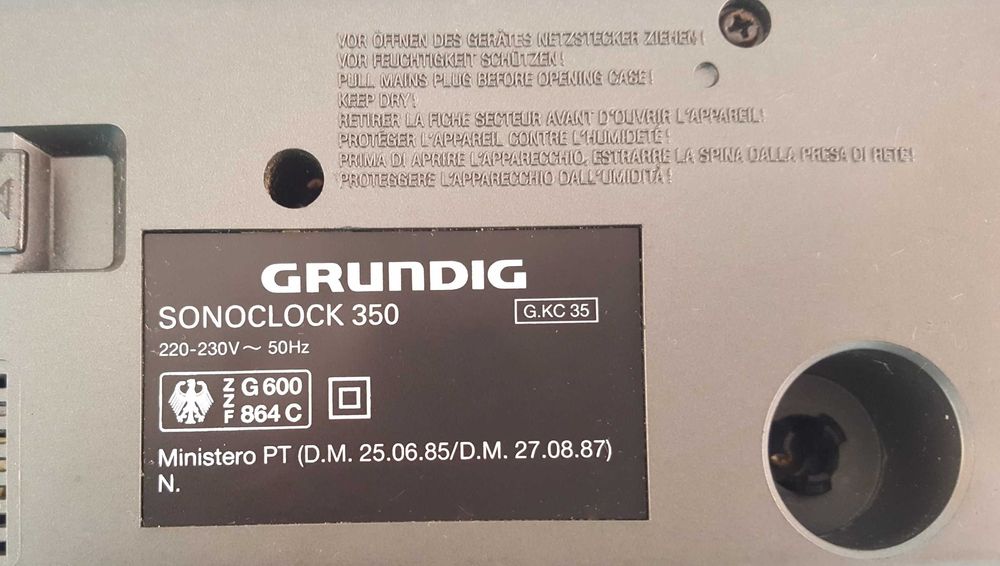 Radio stereo cu ceas Grundig Sonoclock 350