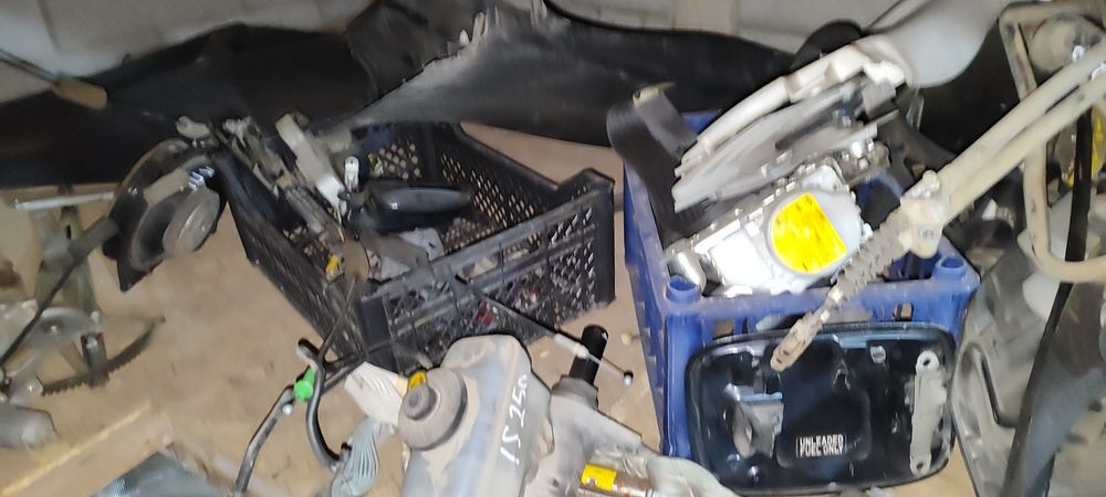 Запчасти на Лексус аес250-300
