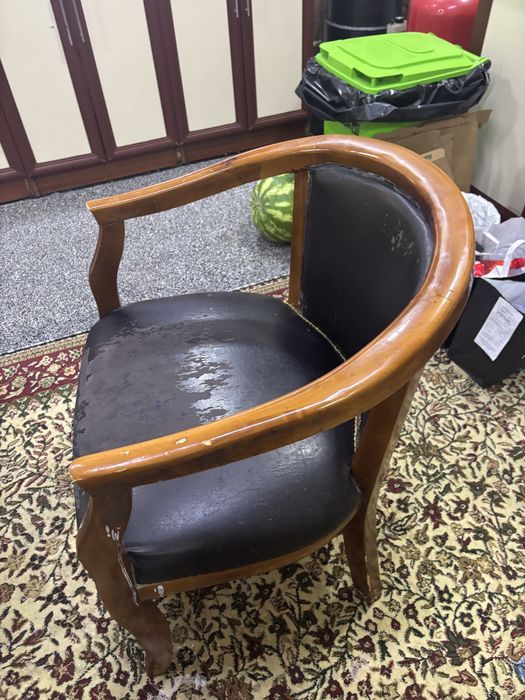 Продам БУ стол и кресла
