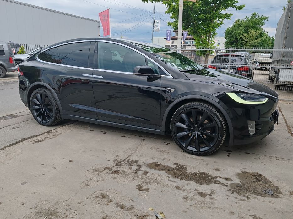 Tesla model X, long range