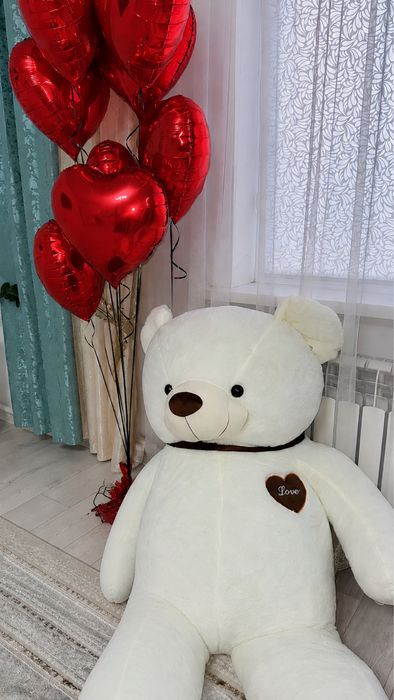 Продам большого плюшевого мишку.