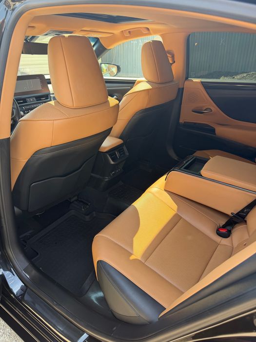 Аренда авто с водителем LEXUS ES250