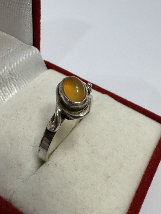 Inel vechi argint 925 cu chihlimbar miere.