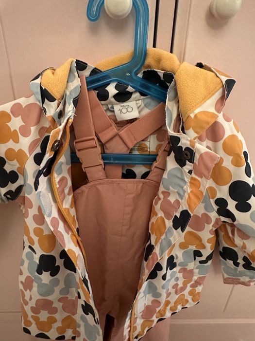 Set sapopetă + geacă anti vânt ploaie Disney mărimea 86 92