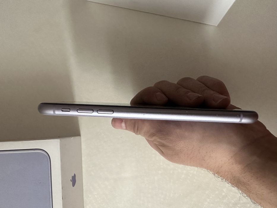 Продам iPhone 11 , срочно