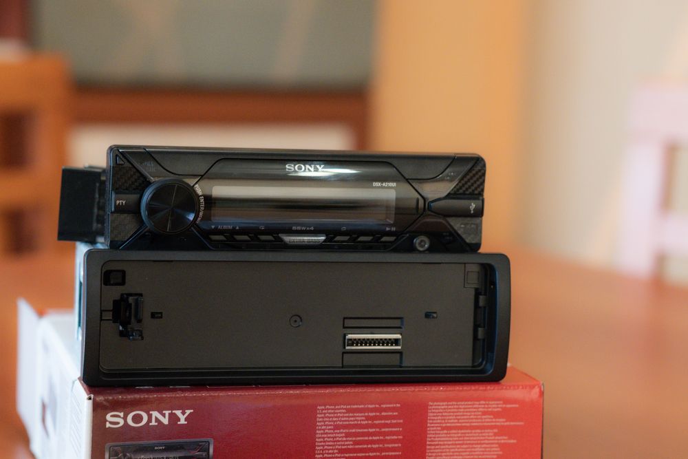 Авторисийвър CD Sony DSX-A210UI