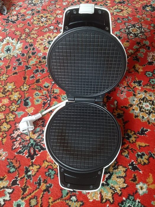 Продам электрическую вафельницу