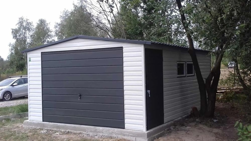 Garaj metalic din panouri sandwich  3 x 6m