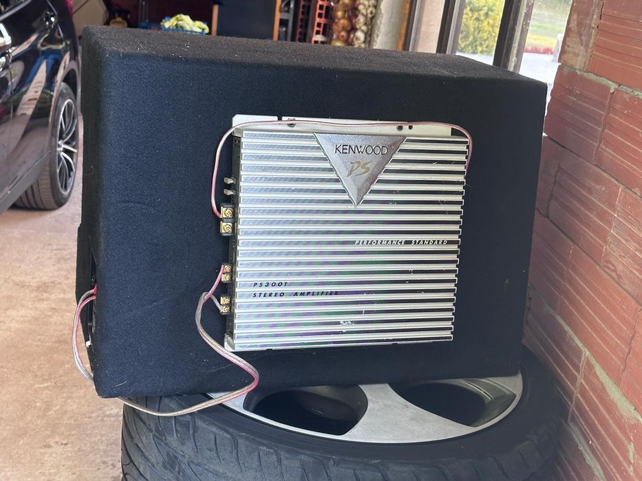 Бас каса JBL със усилвател