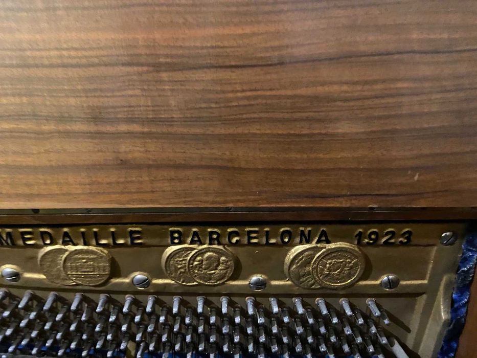 Пиано Adolf Ernst Voigt