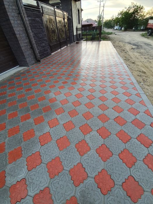 Тротуарная плитка, брусчатка, кладочная сетка.