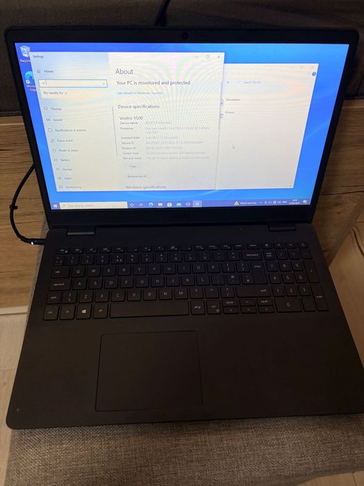 Лаптоп Dell Vostro 3500