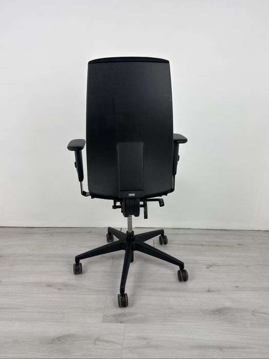 Ергономичен офис стол Interstuhl – идеален за дома и офиса обзавеждане