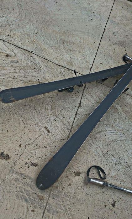 Vând schiuri cu bețe