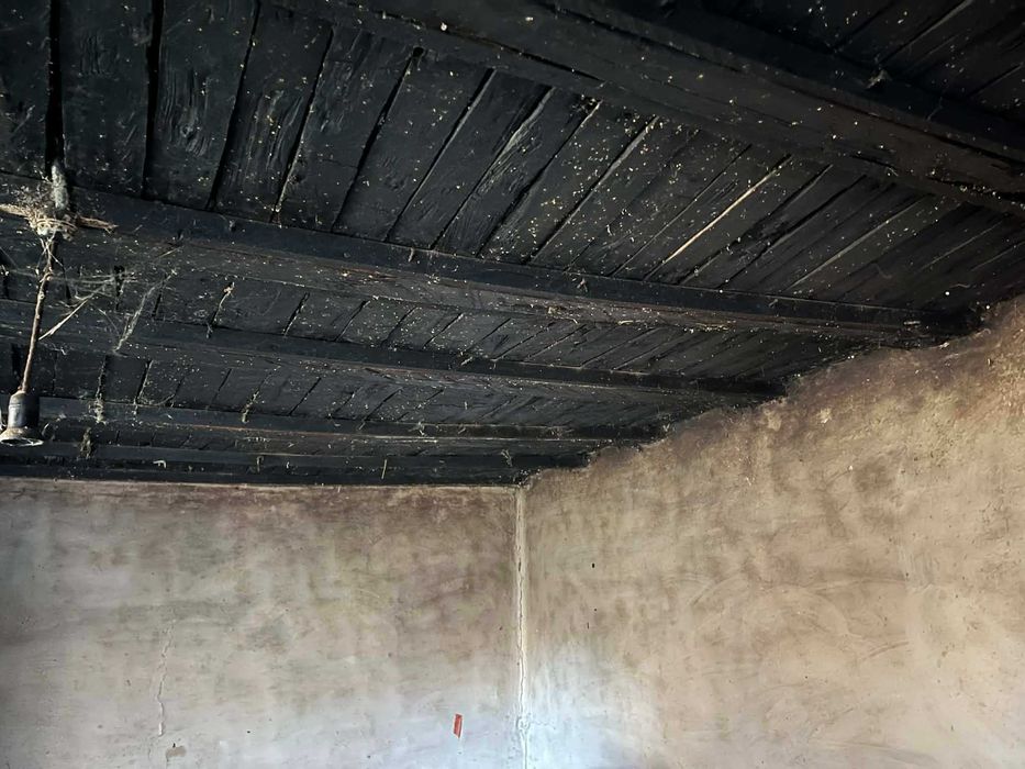 Къща с просторен двор в центъра на село Горица, община Попово