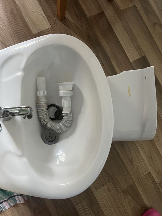 Продавам фаянсова мивка за баня