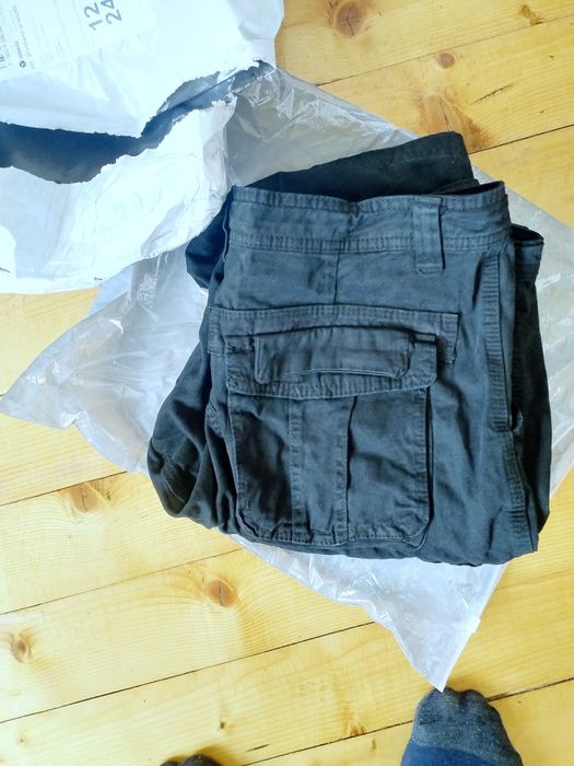 Чисто нови! Къси панталони тъмно Сини със големи странични и задни джо