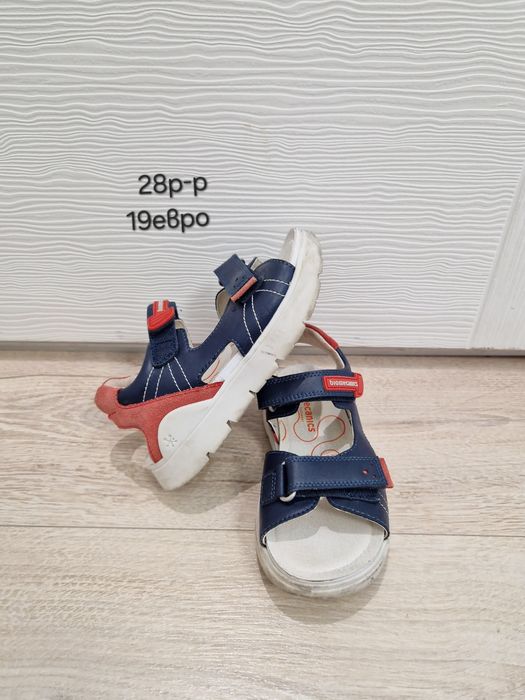 Сандали, маратонки в запазено състояние