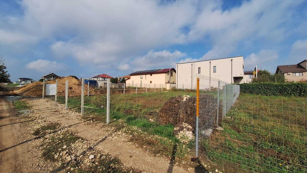 Teren de vânzare LAZU 420 m cu utilități