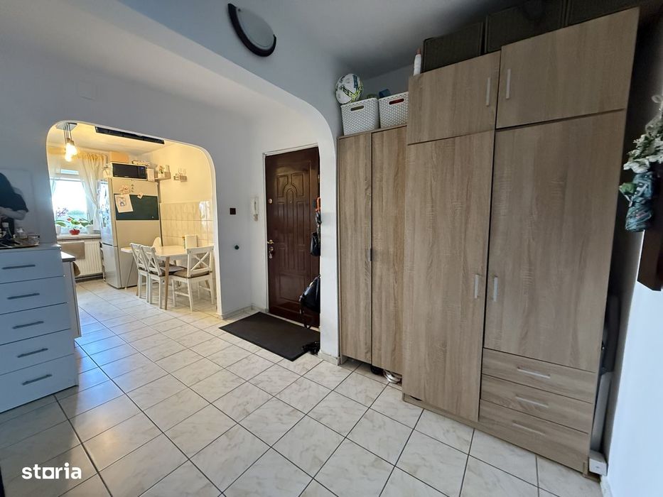 Apartament cu 3 camere, decomandat - Lipovei