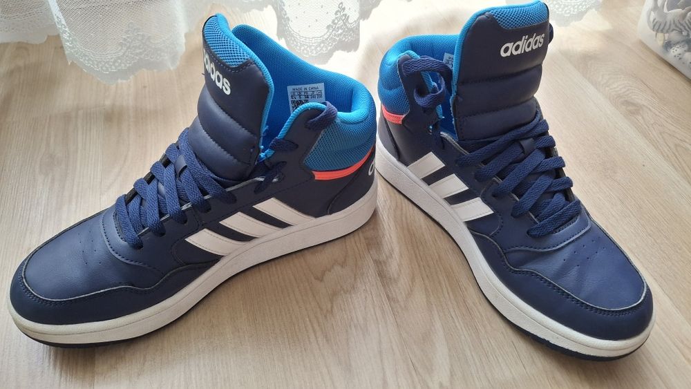 Adidași, Mărime 38