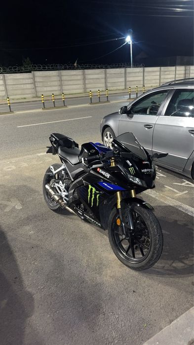 Yamaha yzf r125 monster