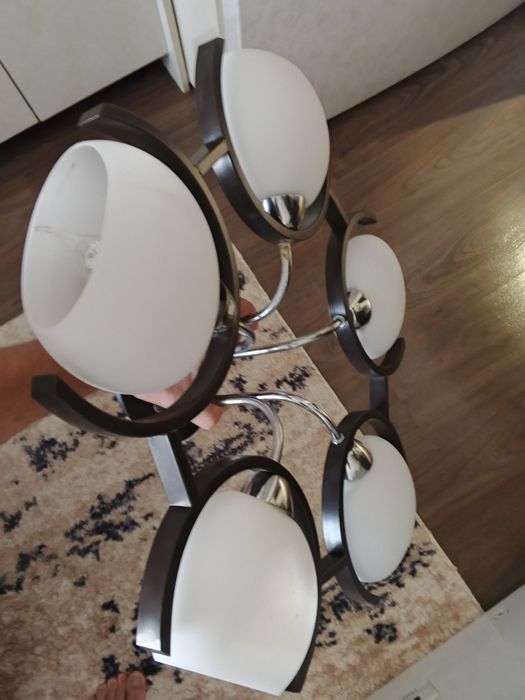 Продам люстру в отличном состоянии