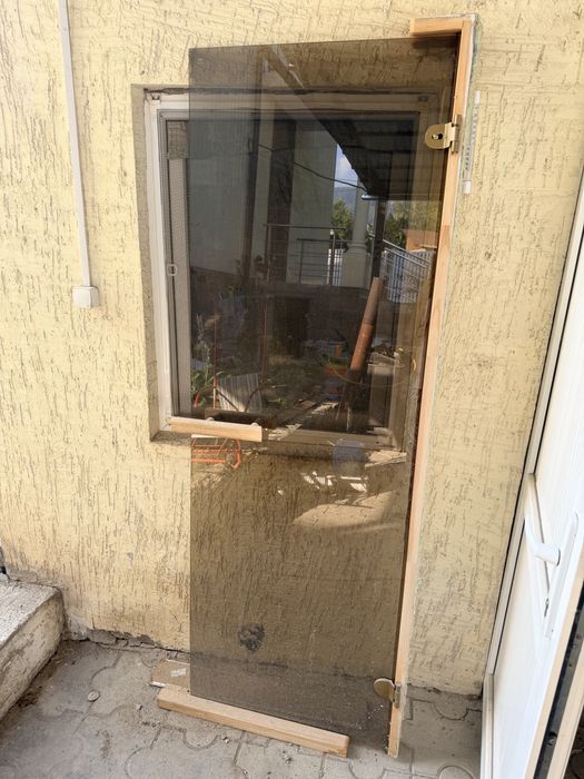 Продам банная дверь (стекло)