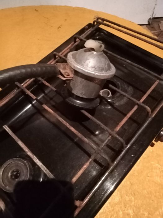 Продам газовую плиту