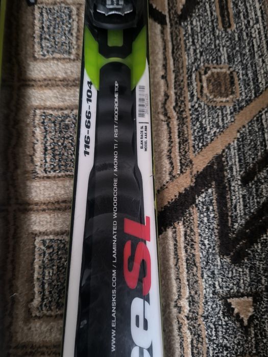 Skiuri Elan de race Sl