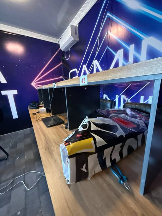 Kompyuter stol sotiladi