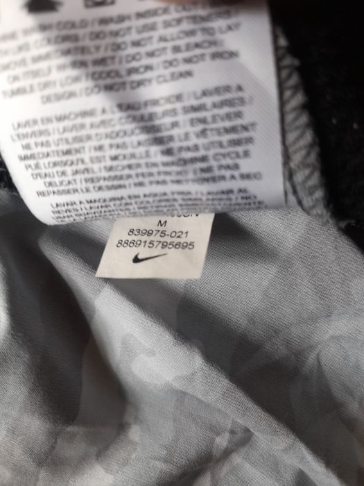 Nike къси панталони и тениска M размер.