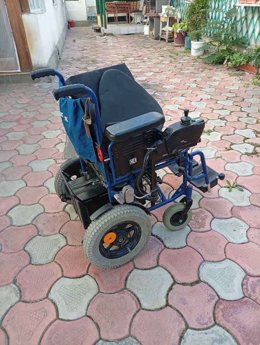 Căruț electric pentru persoane cu dizabilități