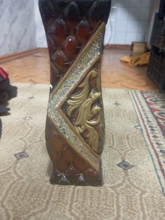 Турт бурчак шаклда ваза