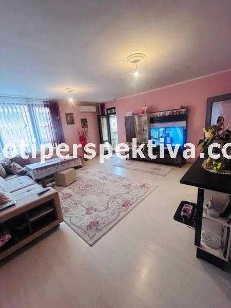 Продава се Тристаен апартамент в Пловдив, Остромила - 120 кв.м за 1634 €/кв.м - Снимка #1