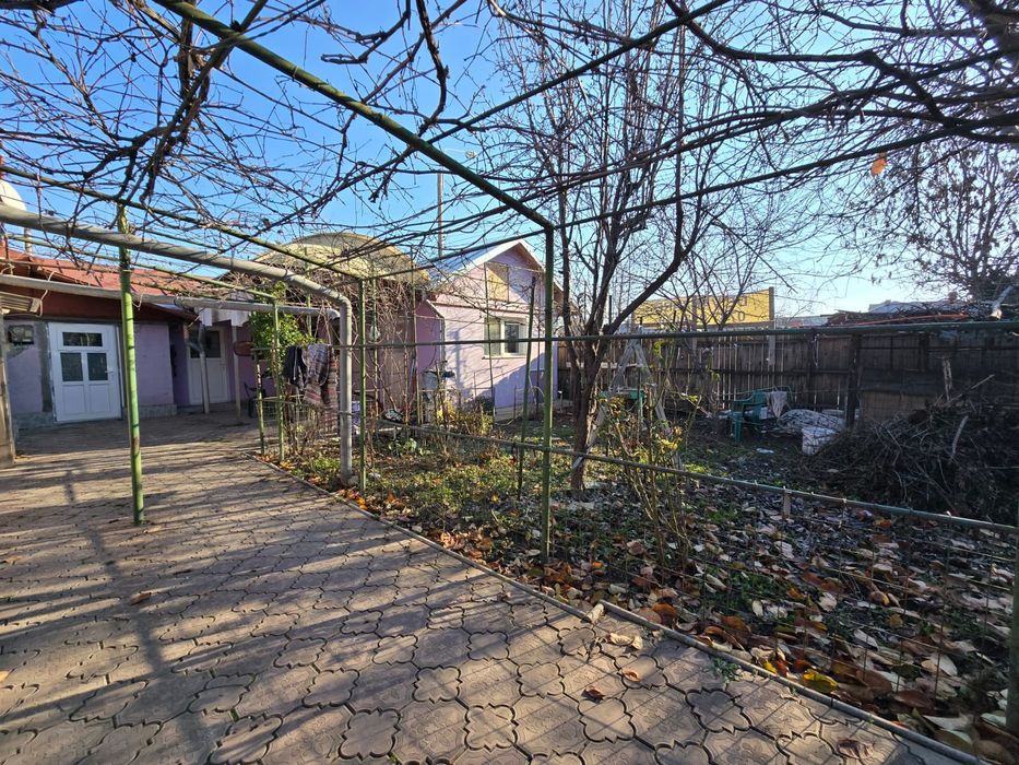 Casa la curte  colentina