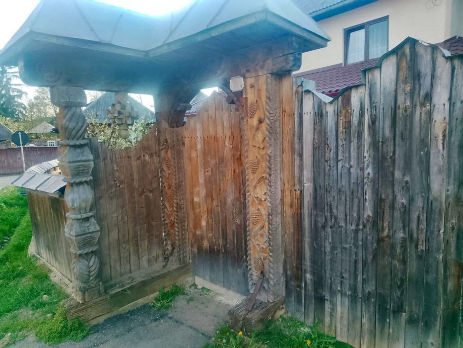 Poartă tradițională din Maramureș