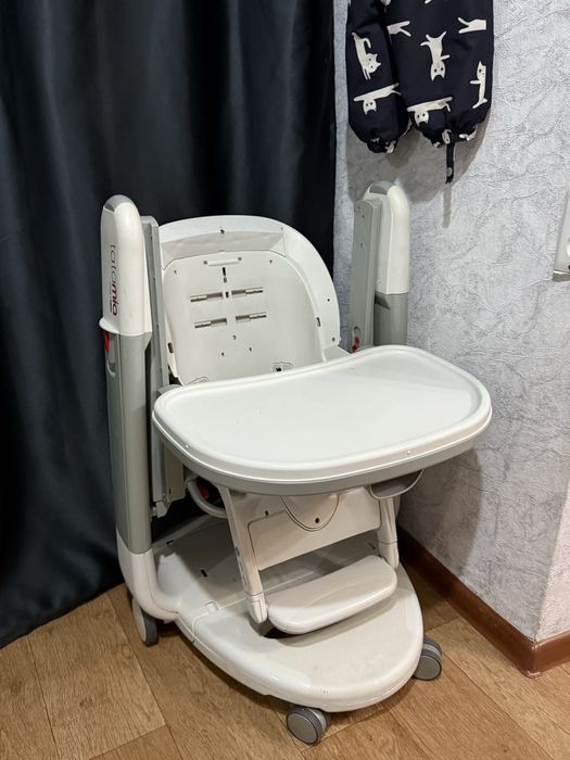 Продам стульчик для кормления Италия