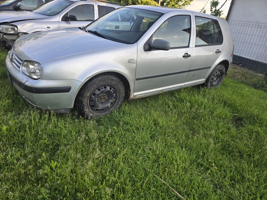 Dezmembrez Golf 4 1.6