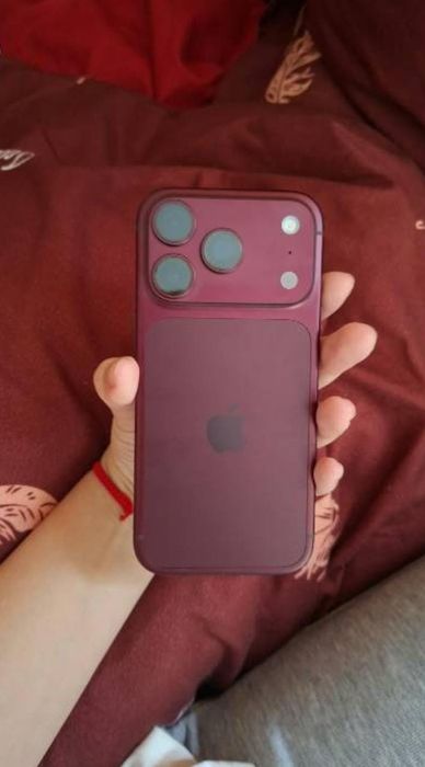 Продам Iphone 18 PRO
