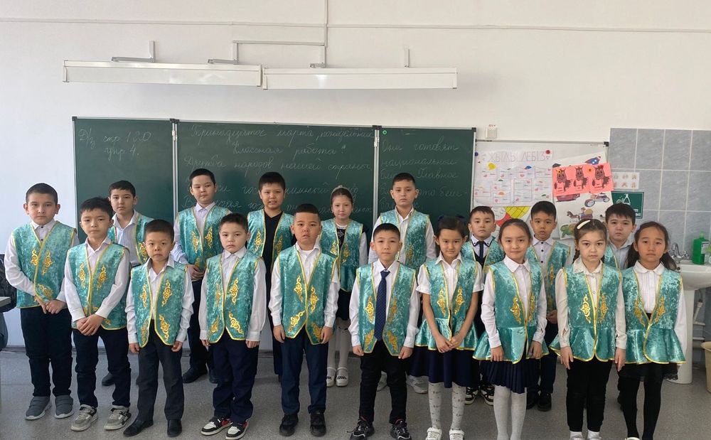 Продам Жилеты для класса