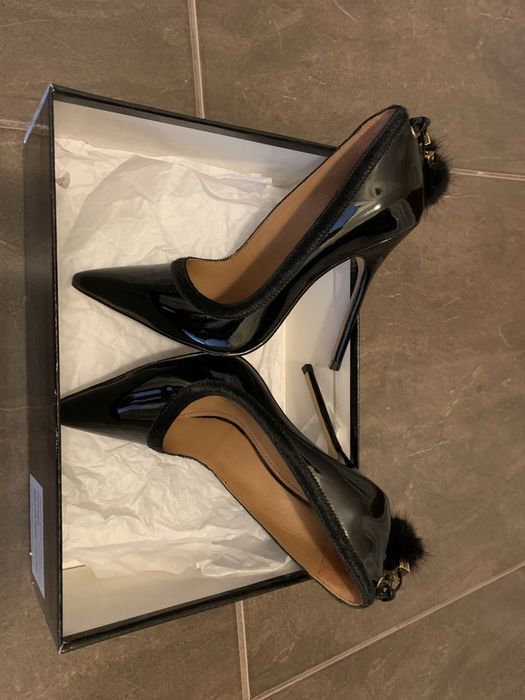 Обувки на марката Kazar