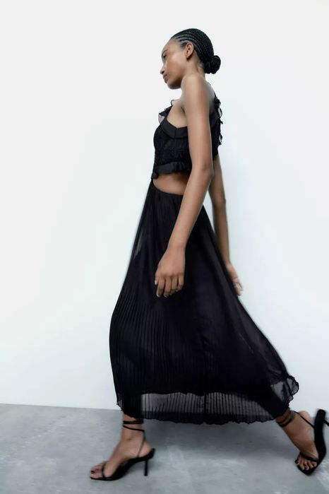 Черна рокля солей на Zara