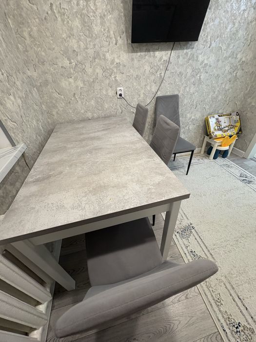 Стол и стулья 4 шт